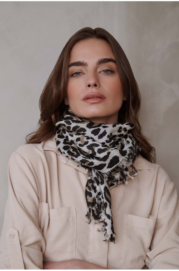 leo scarf in ivory grey